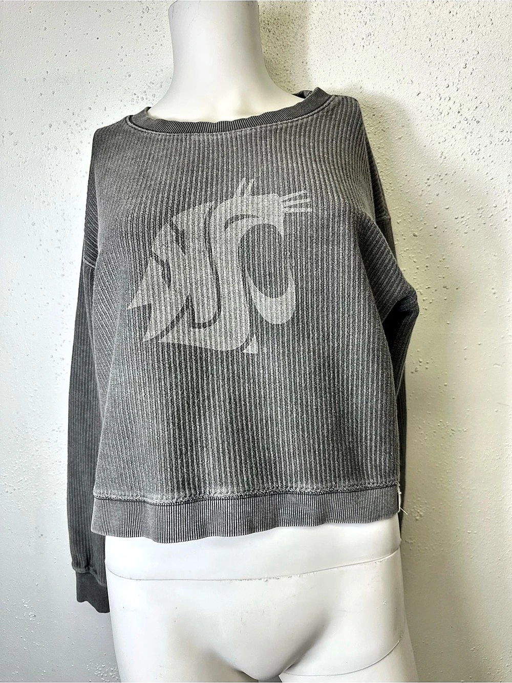 UNWIND BY LEAGUE BRAND MED WSU CROP LONG SLEEVE SWEATSHIRT